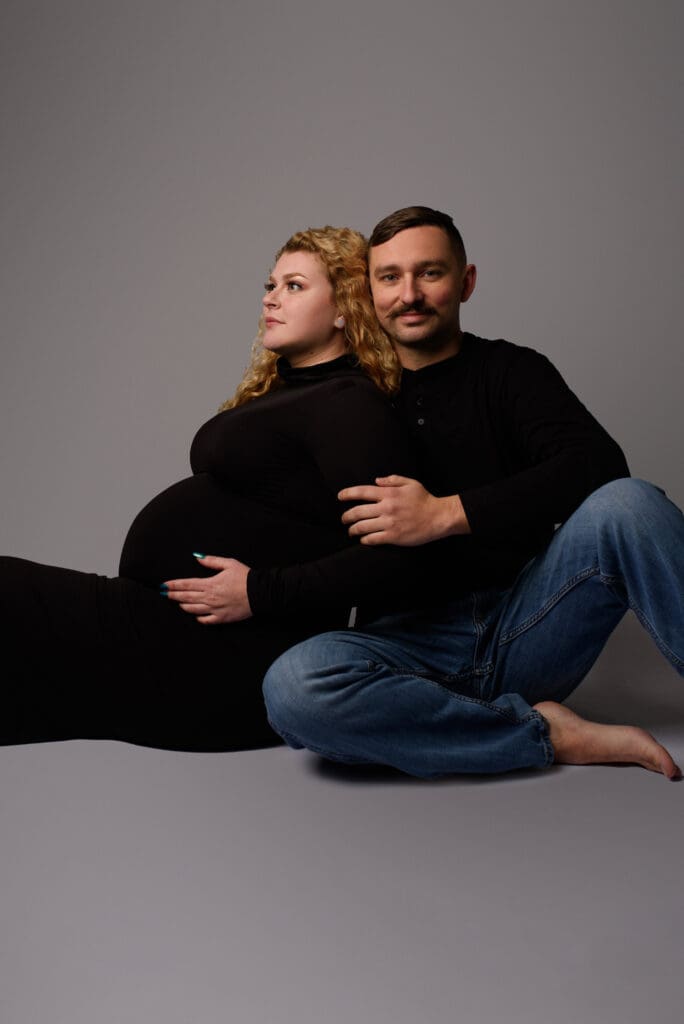 couples posed for their maternity photoshoot in Columbus Ohio