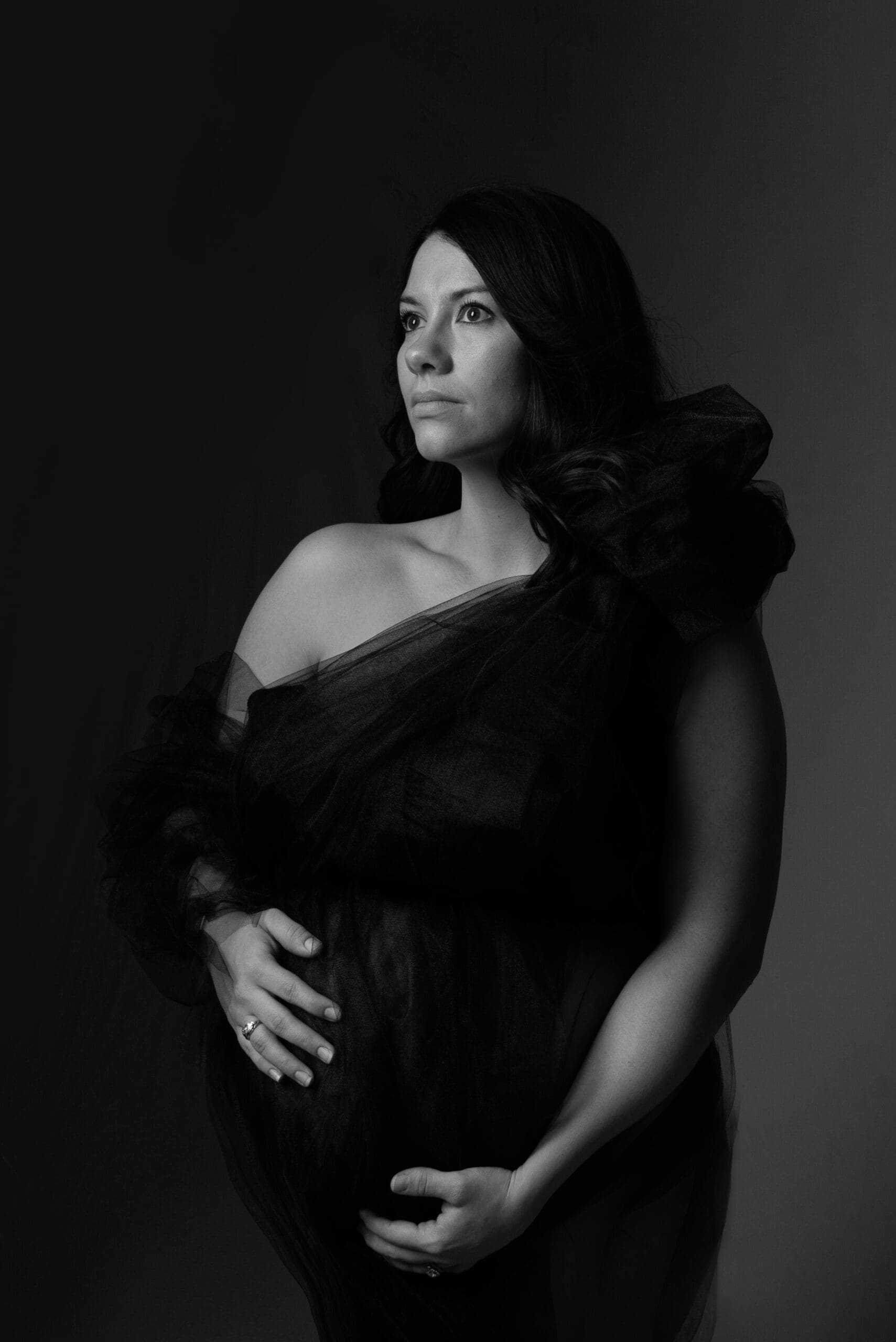 pregnant woman holding her baby bump after visiting doulas in columbus ohio