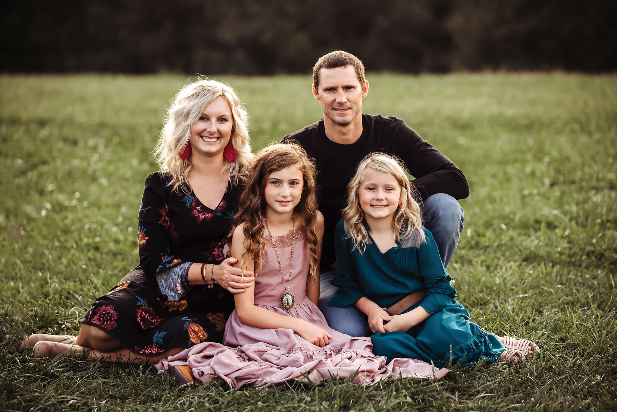 columbus ohio family photographer family of four smiling two girls and mom and dad