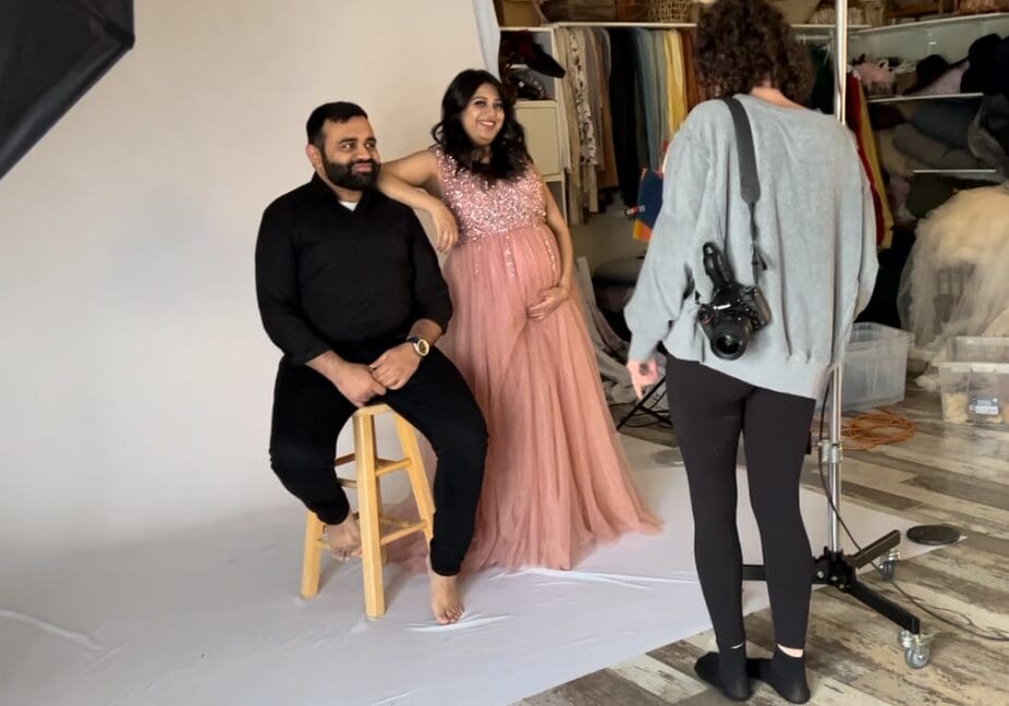 Bethany Woodruff showing behind the scenes of a maternity session